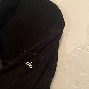 ALO YOGA black velvet cropped hoodie